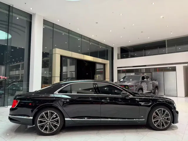 Bentley Flying Spur — Фото автомобиля 7