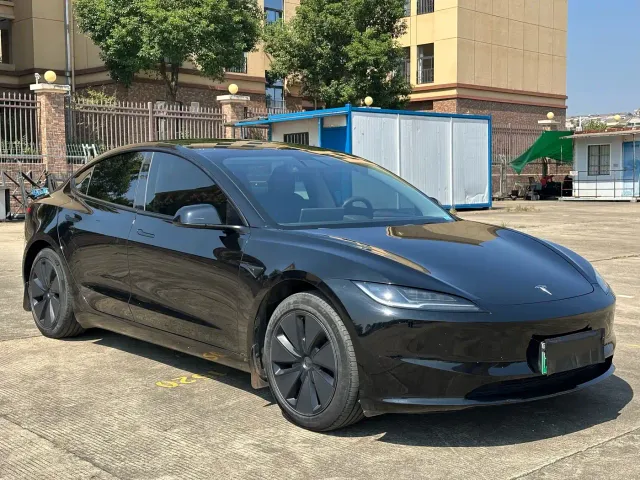 Tesla Model 3 — Фото автомобиля 3