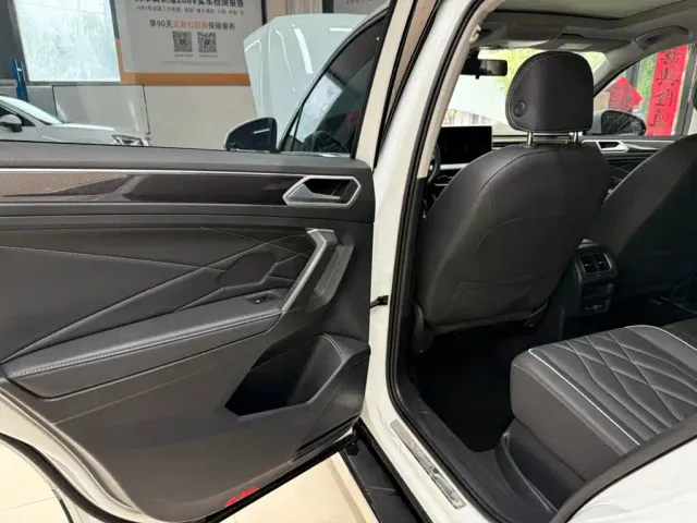 Volkswagen Tiguan L — Фото автомобиля 17