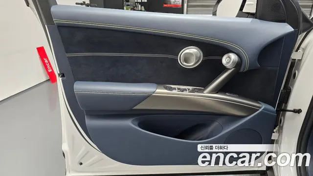 Genesis GV60 — Фото автомобиля 24