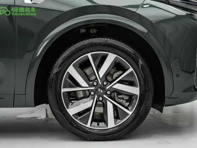 Li Auto L7 — Фото автомобиля 7