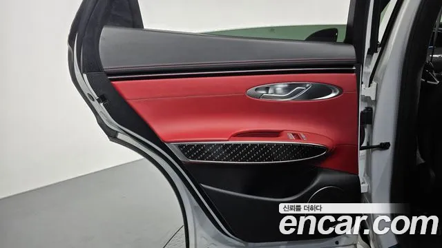 Genesis GV70 — Фото автомобиля 14