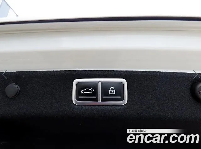 Hyundai Grandeur Grandeur (GN7) 2.5 Бензин 2WD — Фото автомобиля 16