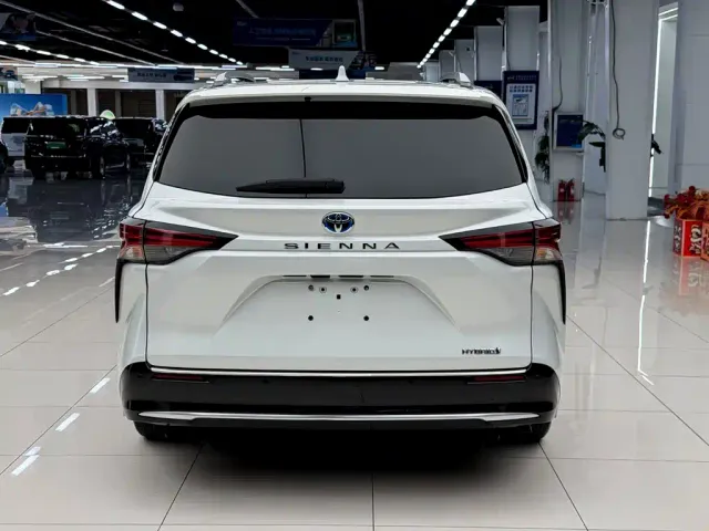 Toyota Sienna — Фото автомобиля 11