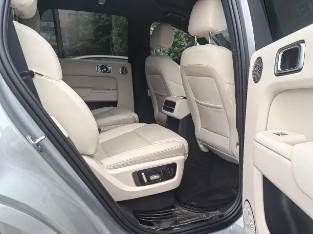 Li Auto L8 — Фото автомобиля 9