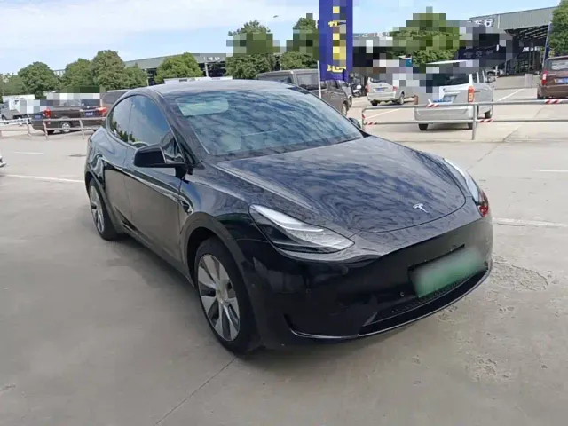 Tesla Model Y — Фото автомобиля 3