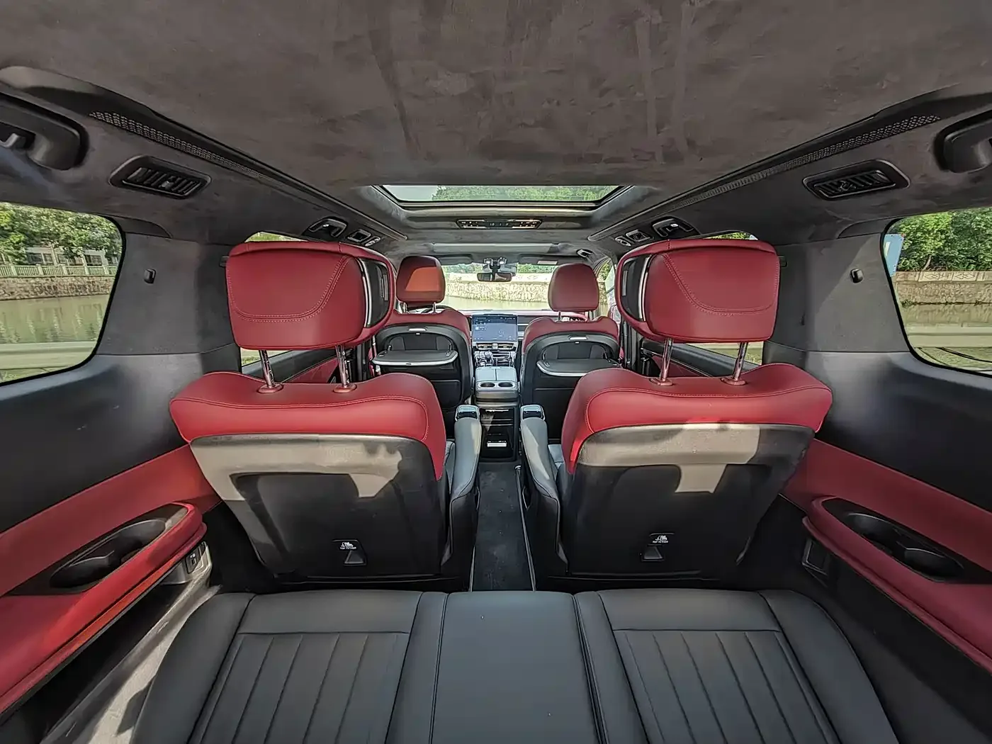 GAC Trumpchi Trumpchi M8 2024 Patriarch Series 400T Ultimate Edition — Фото автомобиля 9