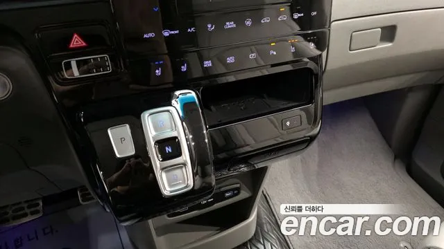 Hyundai Staria Staria 4WD Lounge 9 мест — Фото автомобиля 9