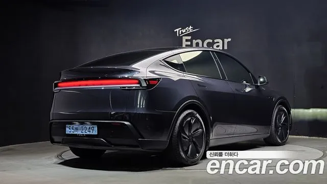Tesla Model Y — Фото автомобиля 2
