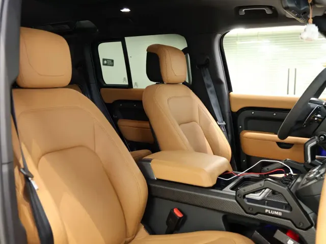 Land Rover Defender — Фото автомобиля 15