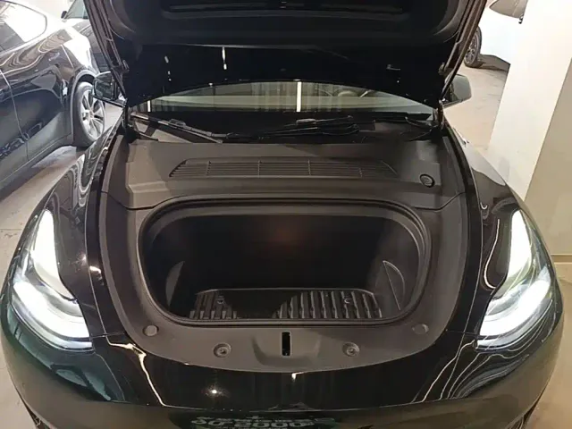 Tesla Model Y — Фото автомобиля 19