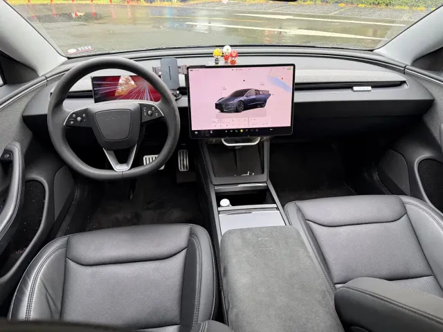 Tesla Model 3 — Фото автомобиля 5