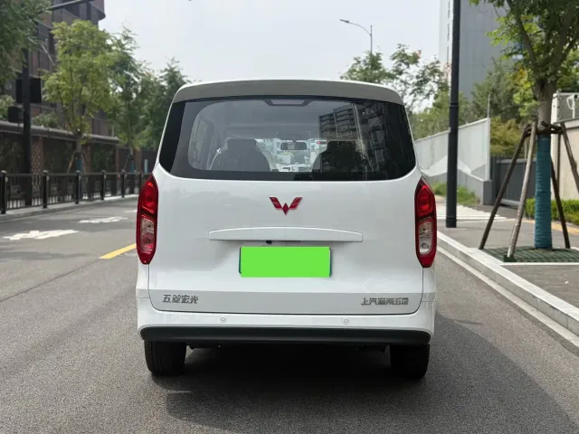 Wuling Hongguang — Фото автомобиля 12
