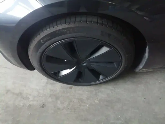 Tesla Model 3 — Фото автомобиля 22