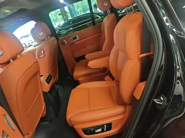 Li Auto L8 — Фото автомобиля 16