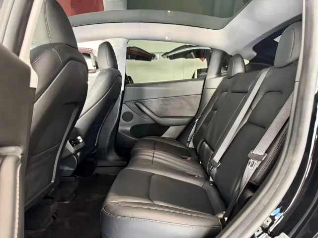 Tesla Model Y — Фото автомобиля 6