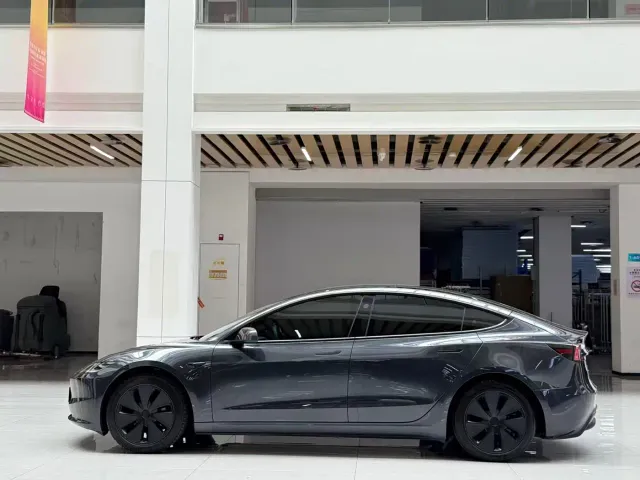 Tesla Model 3 2025 Model Rear-Wheel Drive Edition — Фото автомобиля 7