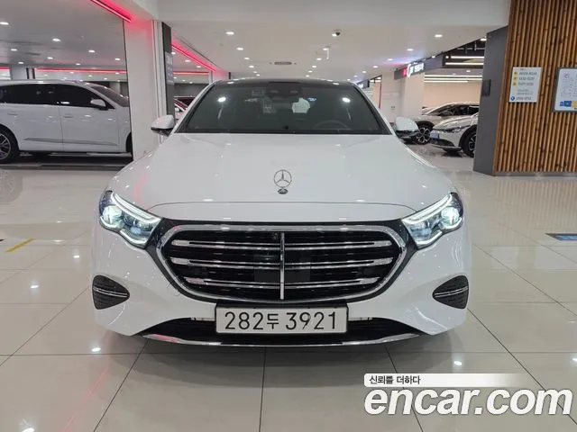 Mercedes-Benz E-Class — Фото автомобиля 3