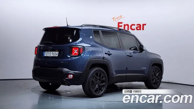 Jeep Renegade — Фото автомобиля 2