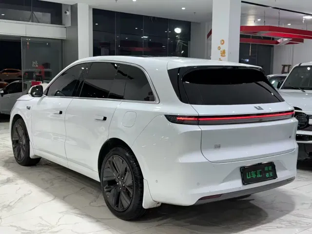Li Auto L6 — Фото автомобиля 9