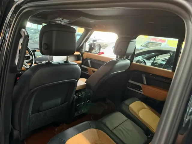 Land Rover Defender — Фото автомобиля 4