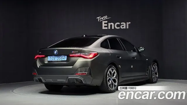 BMW i4 — Фото автомобиля 2