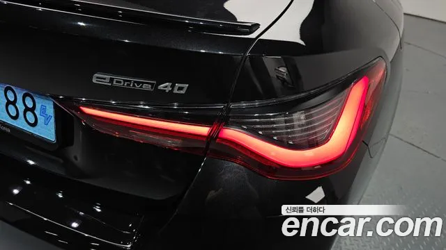 BMW i4 — Фото автомобиля 19