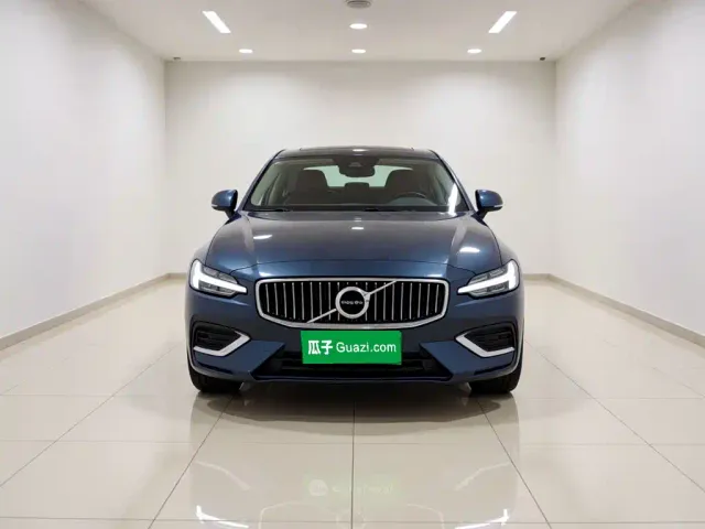 Volvo Volvo S60 2022 B4 Smart Comfort Luxury Edition — Фото автомобиля 2