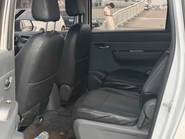 Wuling Hongguang — Фото автомобиля 7