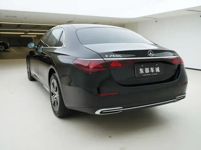 Mercedes-Benz E-Class — Фото автомобиля 4
