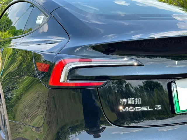 Tesla Model 3 — Фото автомобиля 8