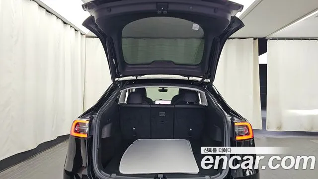Tesla Model Y — Фото автомобиля 26