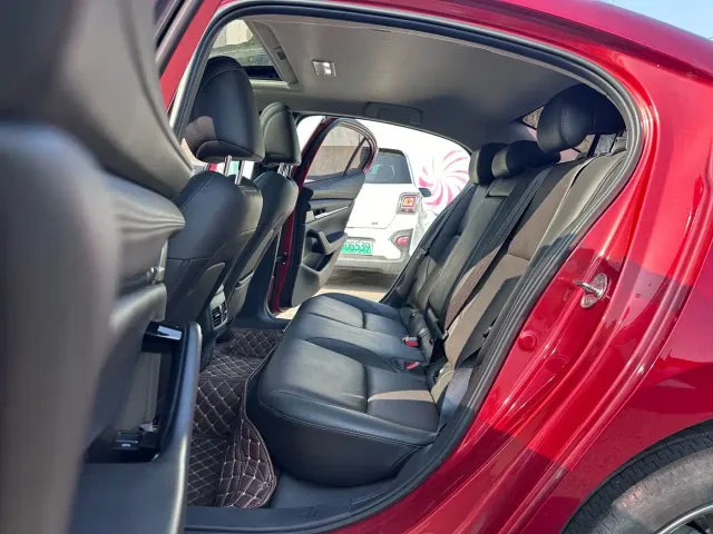 Mazda Axela — Фото автомобиля 6