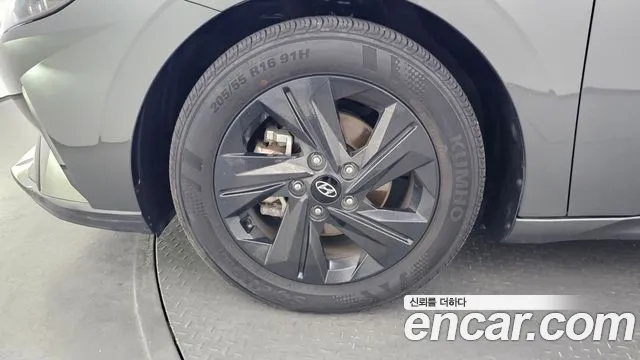 Hyundai AVANTE Inspiration — Фото автомобиля 5