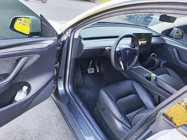 Tesla Model Y — Фото автомобиля 15
