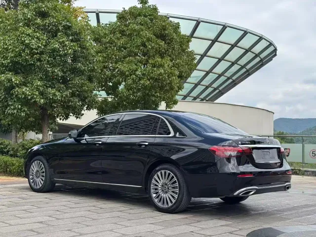 Mercedes-Benz E-Class — Фото автомобиля 7