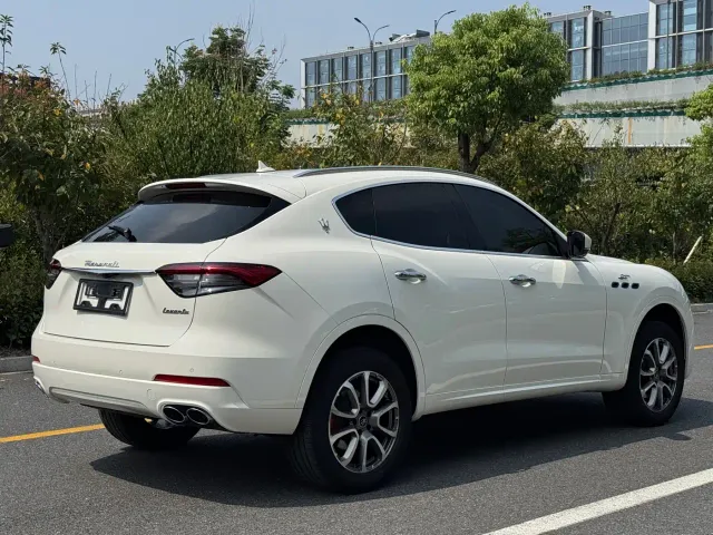 Maserati Levante — Фото автомобиля 14