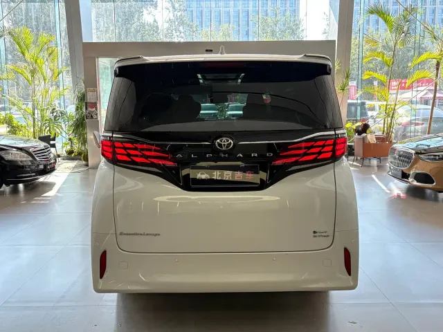 Toyota Alphard — Фото автомобиля 26