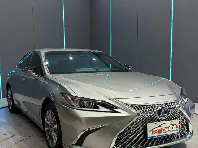 Lexus ES — Фото автомобиля 3
