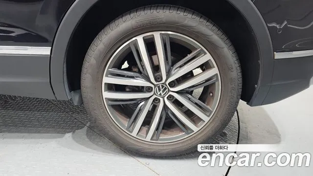 Volkswagen Tiguan Tiguan 2 поколение 2.0 TDI Prestige — Фото автомобиля 3