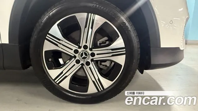 Mercedes-Benz EQB — Фото автомобиля 5