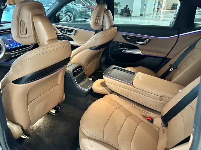 Mercedes-Benz E-Class — Фото автомобиля 5