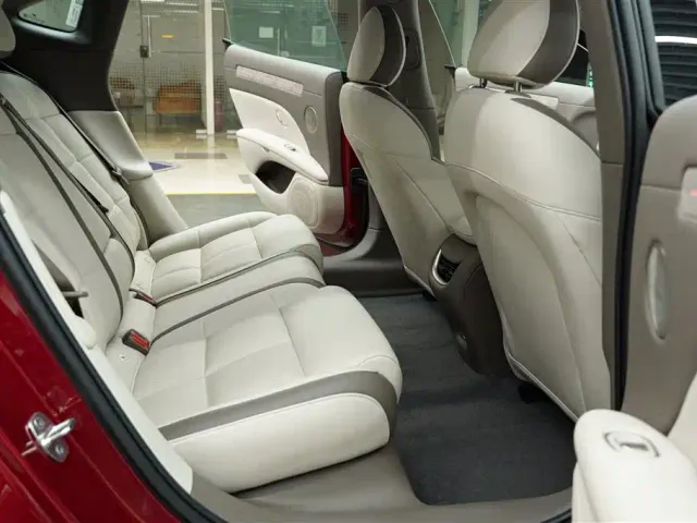 IM Motors L6 — Фото автомобиля 20