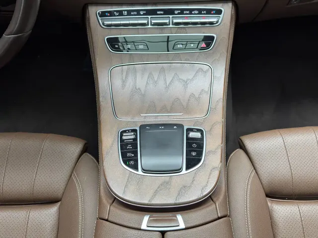 Mercedes-Benz E-Class — Фото автомобиля 12