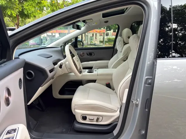 Li Auto i8 — Фото автомобиля 10