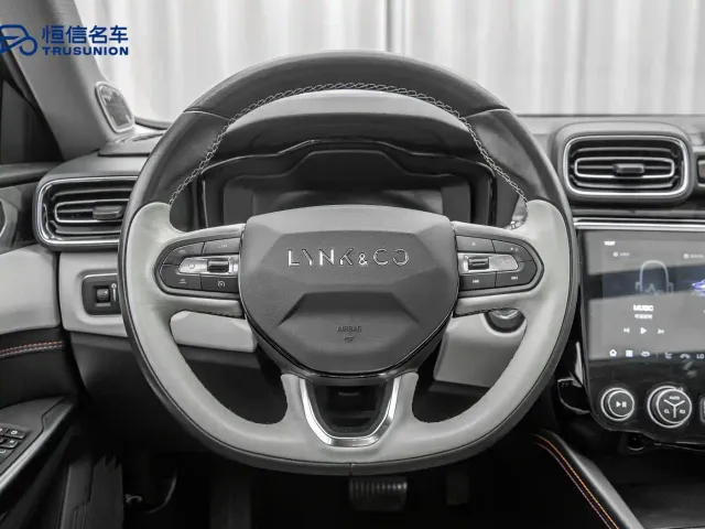 Lynk & Co 02 — Фото автомобиля 16