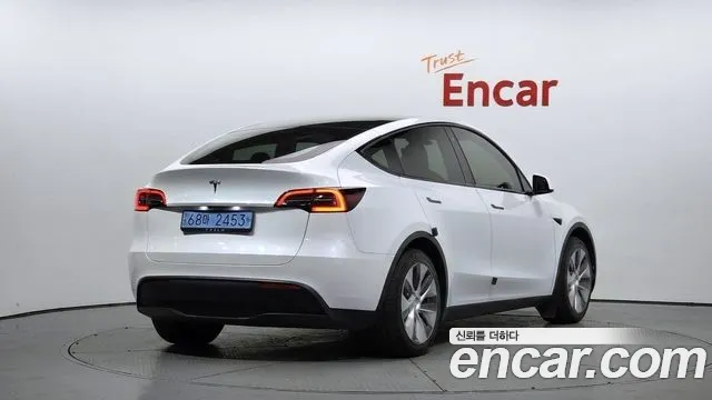 Tesla Model Y — Фото автомобиля 2