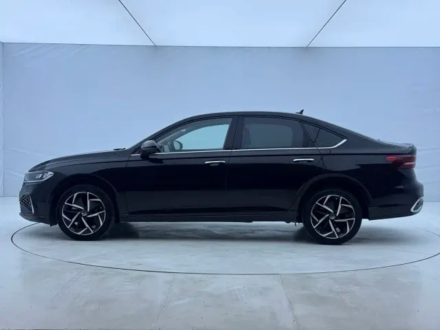 Volkswagen Lavida — Фото автомобиля 9