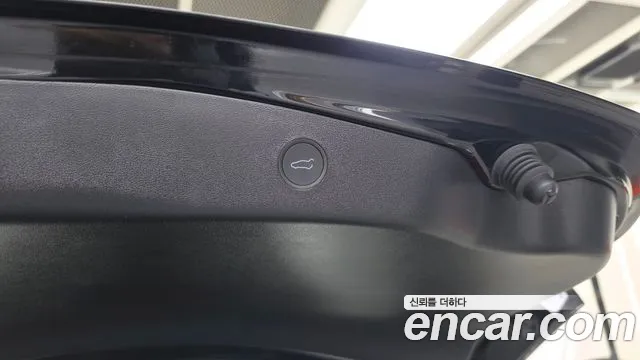 Tesla Model 3 — Фото автомобиля 29