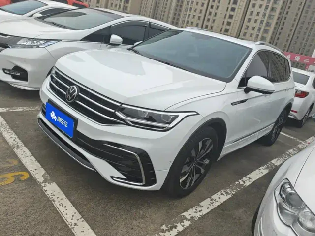 Фотография автомобиля — Volkswagen Tiguan L
